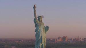 Nữ Thần Tự Do: Mẹ Của Những Người Tha Hương